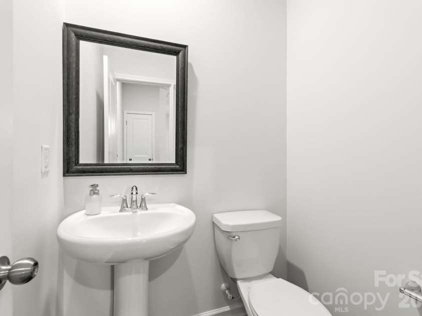 12866 Canterbury Castle Drive, Charlotte, NC 28273.  MLS# CAR4422409, YatesRealty ID 50230. 