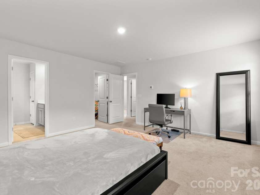 12866 Canterbury Castle Drive, Charlotte, NC 28273.  MLS# CAR4422409, YatesRealty ID 50230. 