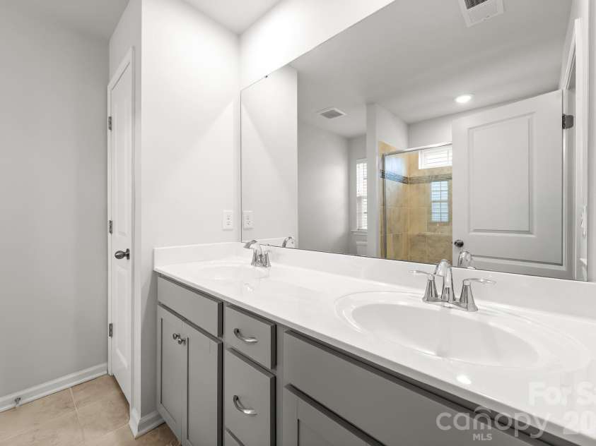 12866 Canterbury Castle Drive, Charlotte, NC 28273.  MLS# CAR4422409, YatesRealty ID 50230. 