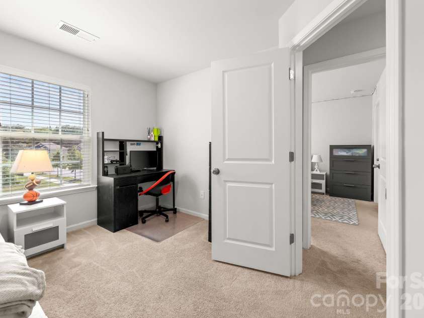 12866 Canterbury Castle Drive, Charlotte, NC 28273.  MLS# CAR4422409, YatesRealty ID 50230. 