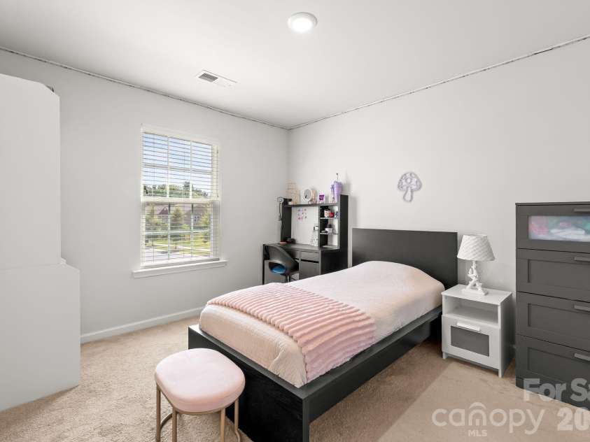 12866 Canterbury Castle Drive, Charlotte, NC 28273.  MLS# CAR4422409, YatesRealty ID 50230. 