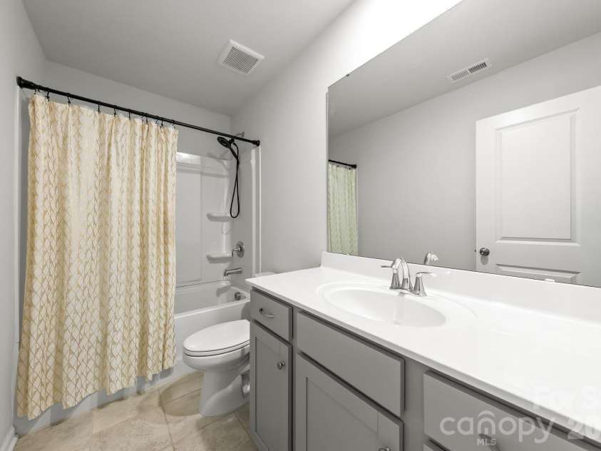 12866 Canterbury Castle Drive, Charlotte, NC 28273.  MLS# CAR4422409, YatesRealty ID 50230. 