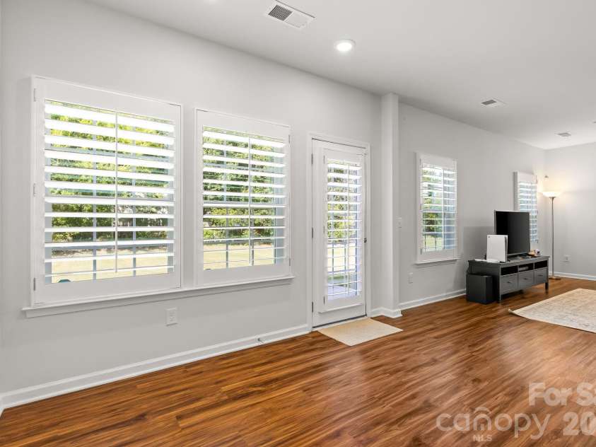 12866 Canterbury Castle Drive, Charlotte, NC 28273.  MLS# CAR4422409, YatesRealty ID 50230. 