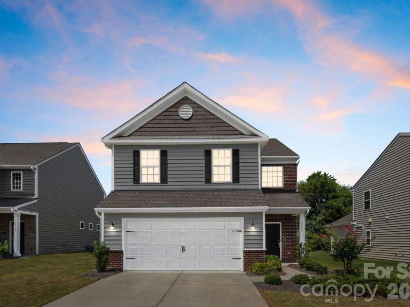 12866 Canterbury Castle Drive, Charlotte, NC 28273.  MLS# CAR4422409, YatesRealty ID 50230. 