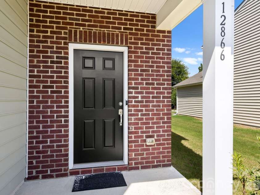 12866 Canterbury Castle Drive, Charlotte, NC 28273.  MLS# CAR4422409, YatesRealty ID 50230. 