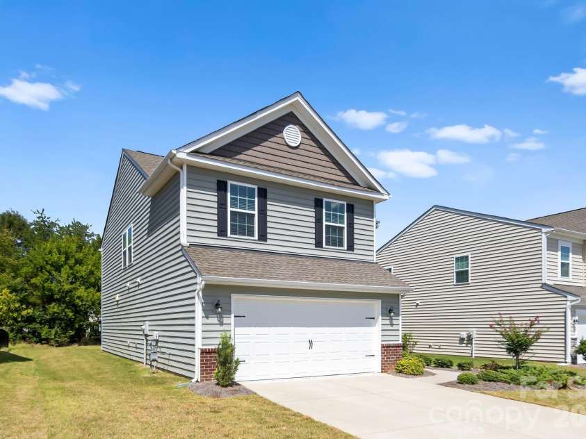12866 Canterbury Castle Drive, Charlotte, NC 28273.  MLS# CAR4422409, YatesRealty ID 50230. 