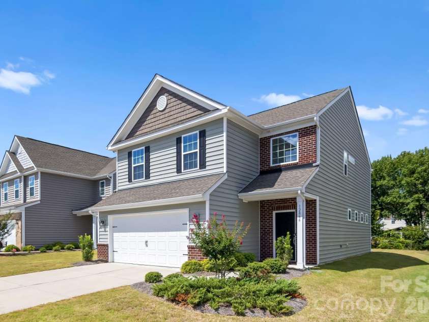 12866 Canterbury Castle Drive, Charlotte, NC 28273.  MLS# CAR4422409, YatesRealty ID 50230. 