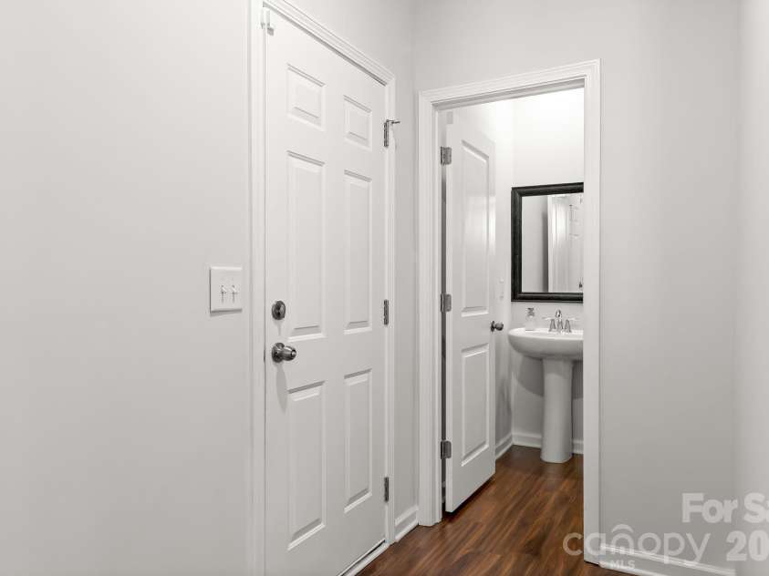 12866 Canterbury Castle Drive, Charlotte, NC 28273.  MLS# CAR4422409, YatesRealty ID 50230. 