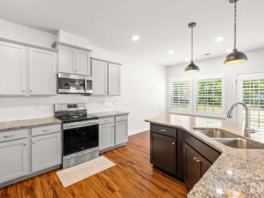 12866 Canterbury Castle Drive, Charlotte, NC 28273.  MLS# CAR4422409, YatesRealty ID 50230. 