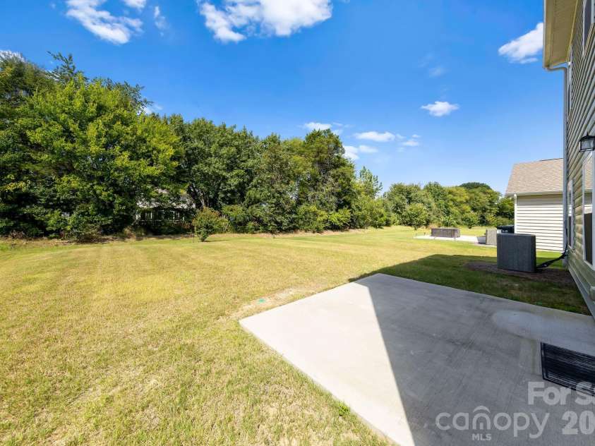 12866 Canterbury Castle Drive, Charlotte, NC 28273.  MLS# CAR4422409, YatesRealty ID 50230. 