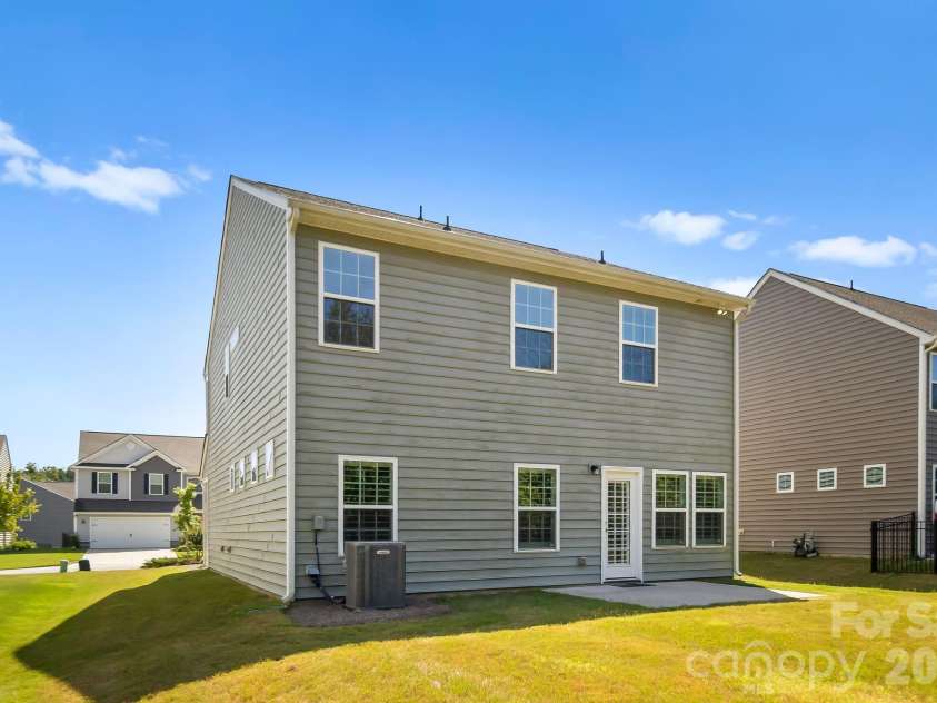 12866 Canterbury Castle Drive, Charlotte, NC 28273.  MLS# CAR4422409, YatesRealty ID 50230. 