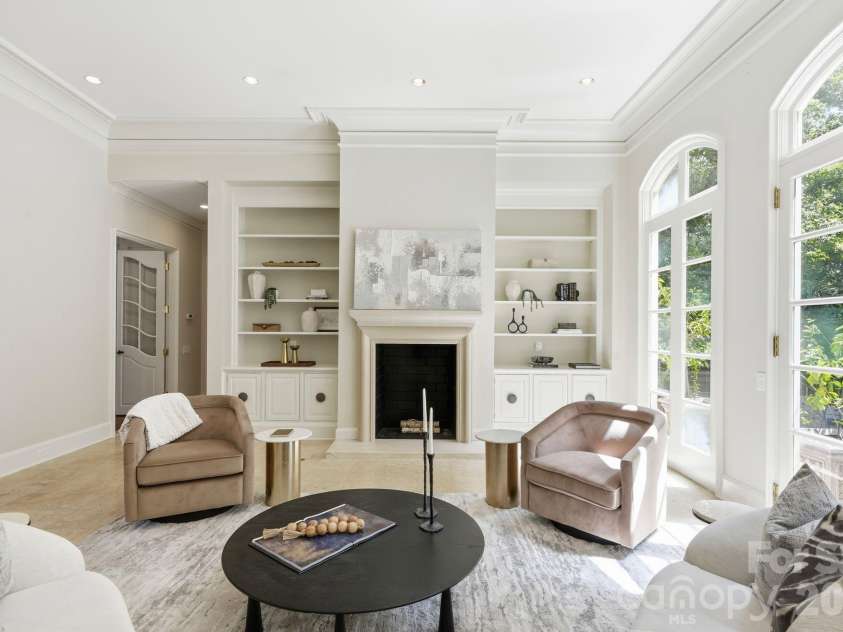 4935 Piper Glen Drive, Charlotte, NC 28277.  MLS# CAR4417879, YatesRealty ID 50231. Great Room