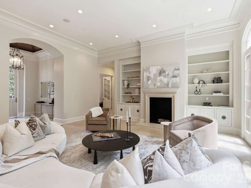 4935 Piper Glen Drive, Charlotte, NC 28277.  MLS# CAR4417879, YatesRealty ID 50231. Great Room