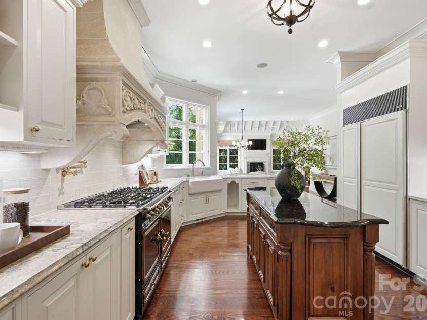 4935 Piper Glen Drive, Charlotte, NC 28277.  MLS# CAR4417879, YatesRealty ID 50231. Kitchen