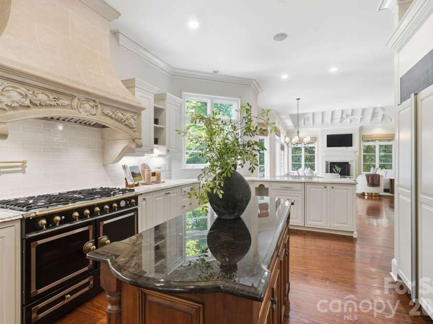4935 Piper Glen Drive, Charlotte, NC 28277.  MLS# CAR4417879, YatesRealty ID 50231. Kitchen