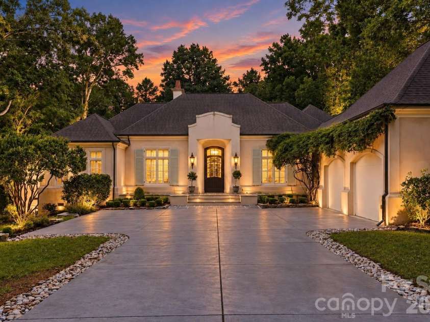 4935 Piper Glen Drive, Charlotte, NC 28277.  MLS# CAR4417879, YatesRealty ID 50231. MAISON ÉLODIE