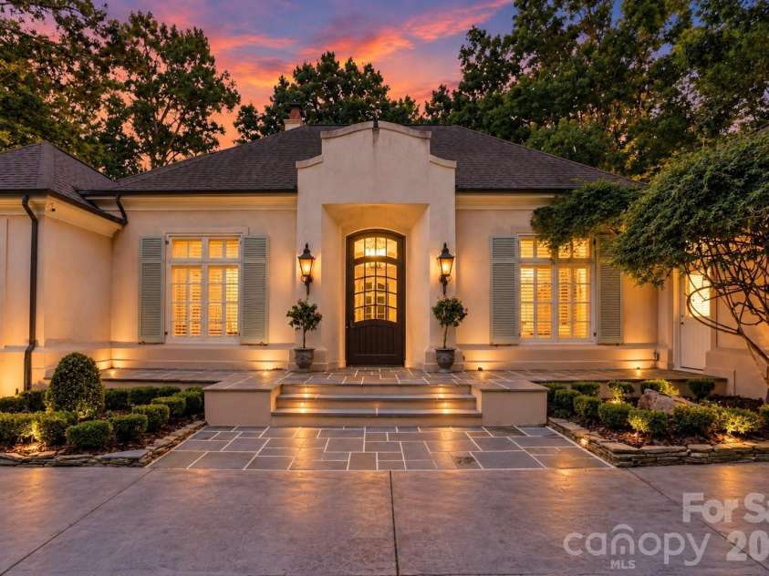 4935 Piper Glen Drive, Charlotte, NC 28277.  MLS# CAR4417879, YatesRealty ID 50231. MAISON ÉLODIE