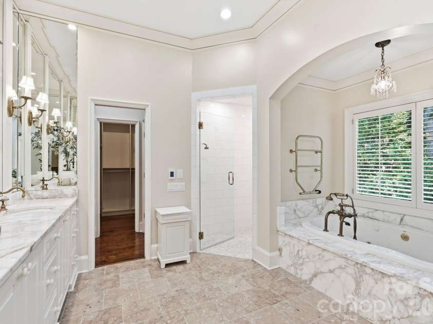 4935 Piper Glen Drive, Charlotte, NC 28277.  MLS# CAR4417879, YatesRealty ID 50231. Primary Bathroom