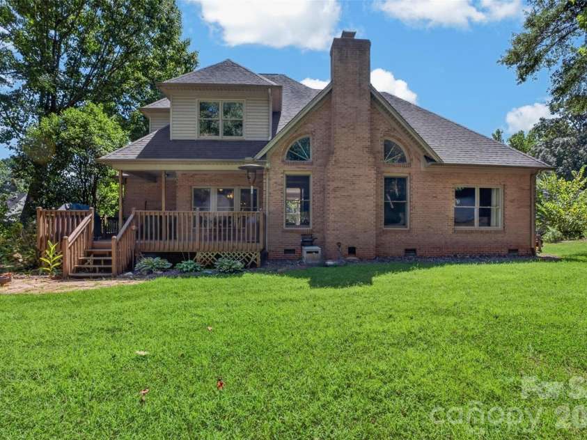 2000 Shadwell Court, Gastonia, NC 28056.  MLS# CAR4422800, YatesRealty ID 50234. Large Backyard