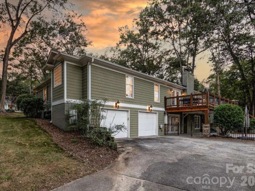 5400 Mcalpine Farm Road, Charlotte, NC 28226.  MLS# CAR4422846, YatesRealty ID 50235. 