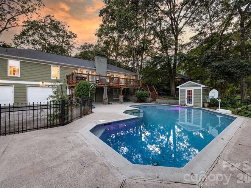 5400 Mcalpine Farm Road, Charlotte, NC 28226.  MLS# CAR4422846, YatesRealty ID 50235. 