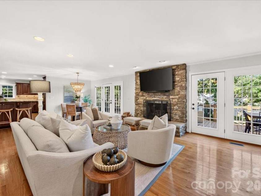 5400 Mcalpine Farm Road, Charlotte, NC 28226.  MLS# CAR4422846, YatesRealty ID 50235. 