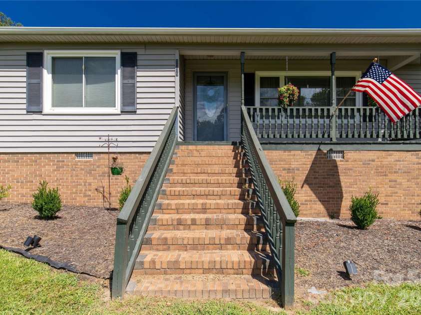 1009 Hollow Road, Chester, SC 29706.  MLS# CAR4422913, YatesRealty ID 50236. 