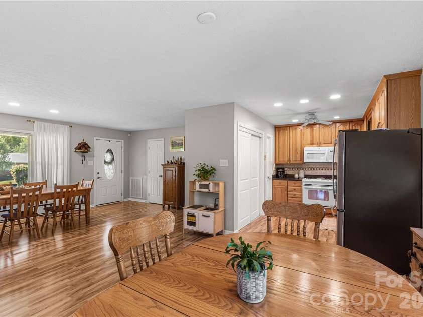 1009 Hollow Road, Chester, SC 29706.  MLS# CAR4422913, YatesRealty ID 50236. 