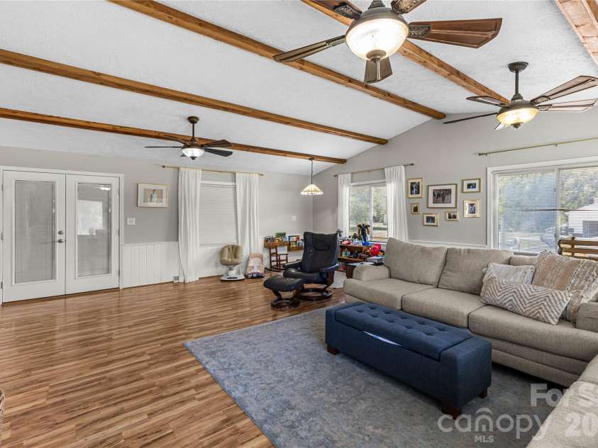 1009 Hollow Road, Chester, SC 29706.  MLS# CAR4422913, YatesRealty ID 50236. 