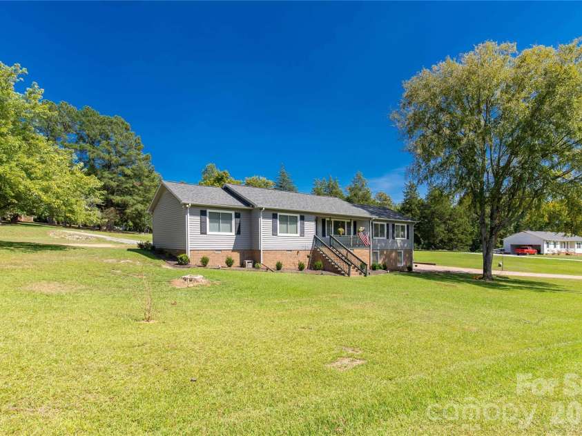 1009 Hollow Road, Chester, SC 29706.  MLS# CAR4422913, YatesRealty ID 50236. 