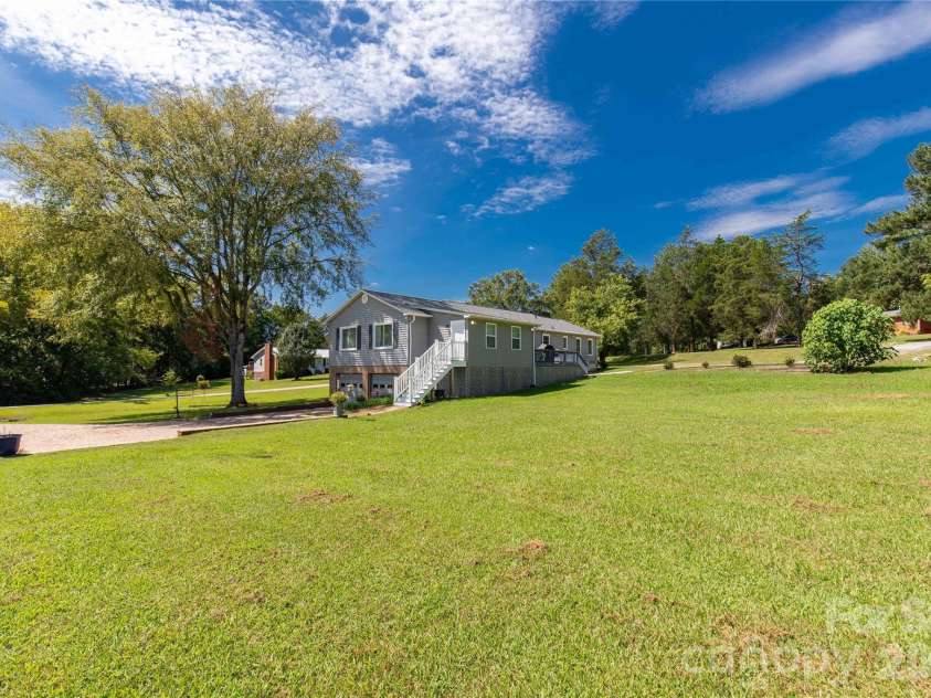1009 Hollow Road, Chester, SC 29706.  MLS# CAR4422913, YatesRealty ID 50236. 