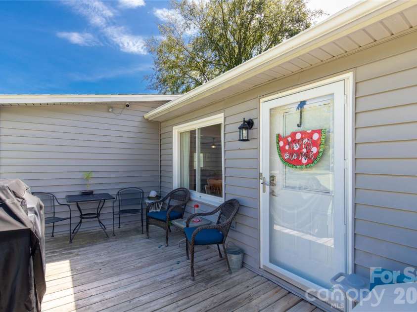 1009 Hollow Road, Chester, SC 29706.  MLS# CAR4422913, YatesRealty ID 50236. 