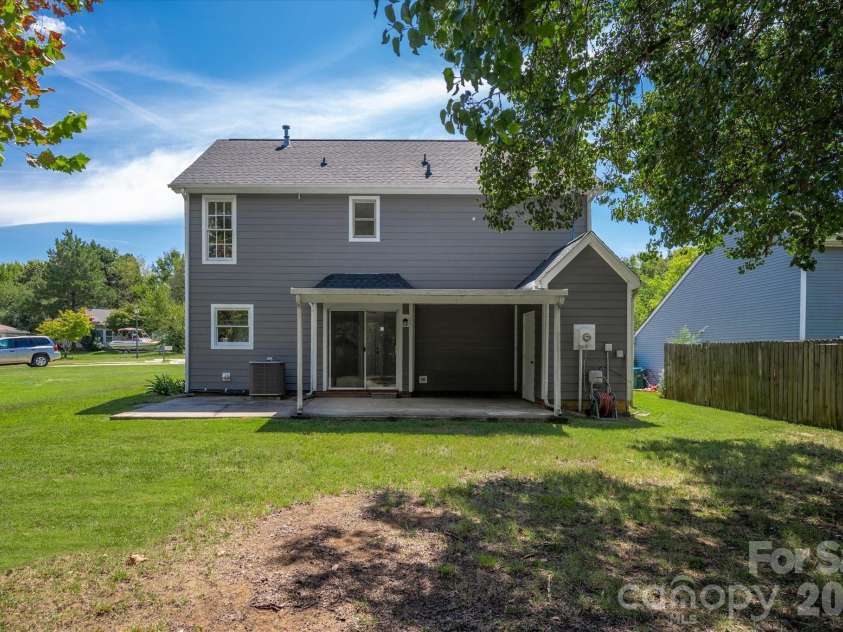 4509 Doves Nest Court, Matthews, NC 28105.  MLS# CAR4423003, YatesRealty ID 50238. 