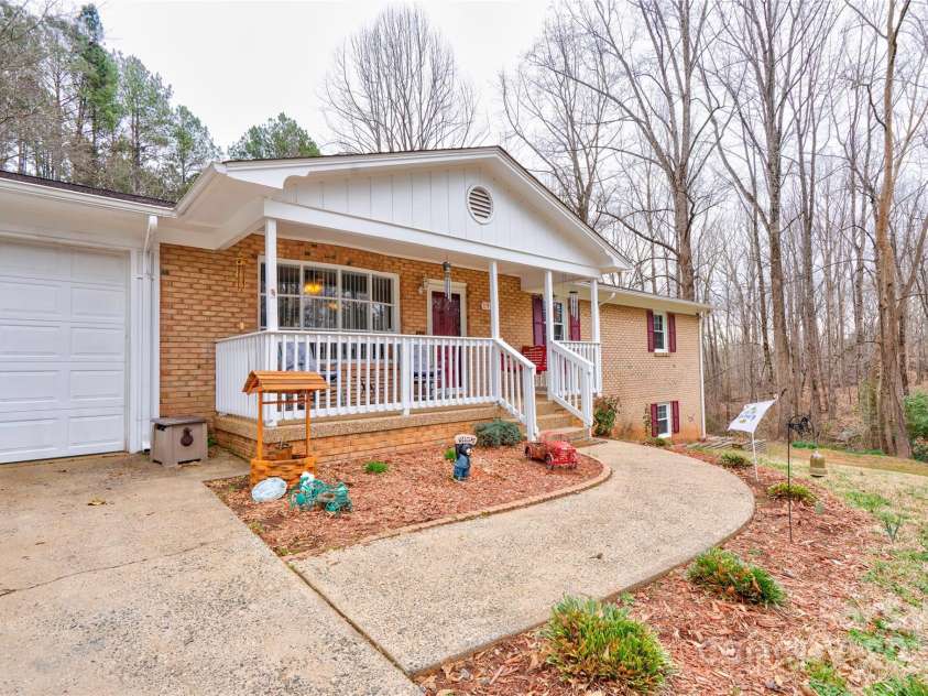 1925 Lafayette Street, Shelby, NC 28152.  MLS# CAR4230814, YatesRealty ID 5024. Front Walk