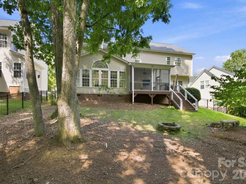 10309 Elven Lane, Charlotte, NC 28269.  MLS# CAR4423186, YatesRealty ID 50243. Backyard