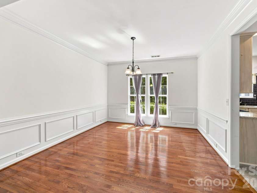 10309 Elven Lane, Charlotte, NC 28269.  MLS# CAR4423186, YatesRealty ID 50243. Dining room