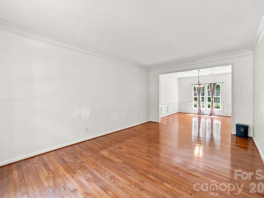 10309 Elven Lane, Charlotte, NC 28269.  MLS# CAR4423186, YatesRealty ID 50243. Front room