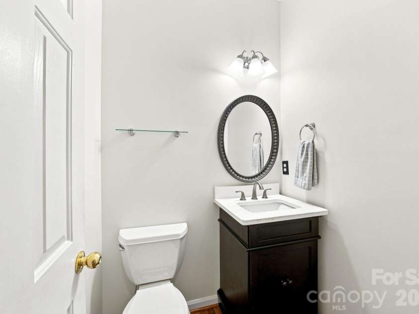 10309 Elven Lane, Charlotte, NC 28269.  MLS# CAR4423186, YatesRealty ID 50243. Half bath