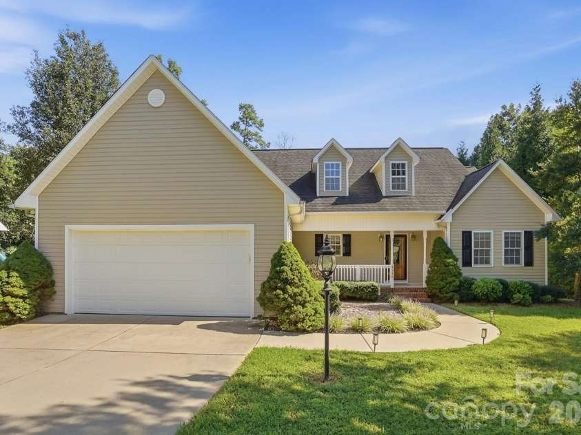 6530 Fly A Way Drive, Denver, NC 28037.  MLS# CAR4423192, YatesRealty ID 50245. 