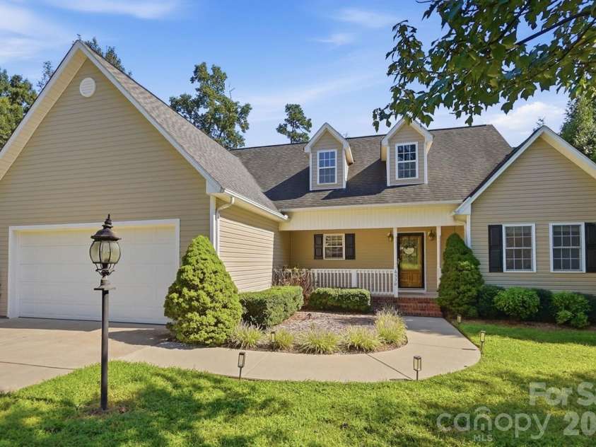 6530 Fly A Way Drive, Denver, NC 28037.  MLS# CAR4423192, YatesRealty ID 50245. 
