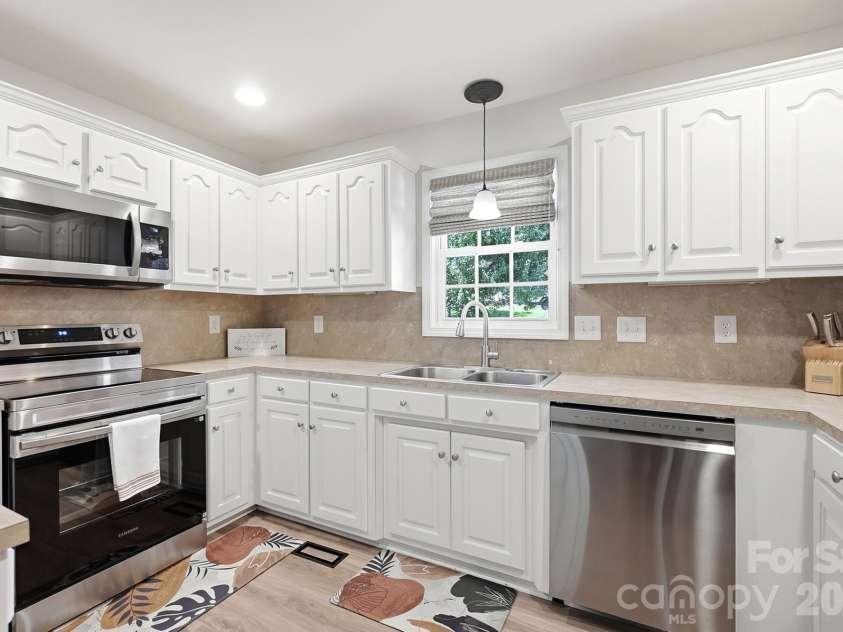6530 Fly A Way Drive, Denver, NC 28037.  MLS# CAR4423192, YatesRealty ID 50245. 