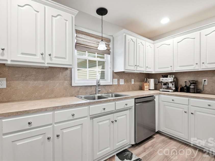 6530 Fly A Way Drive, Denver, NC 28037.  MLS# CAR4423192, YatesRealty ID 50245. 