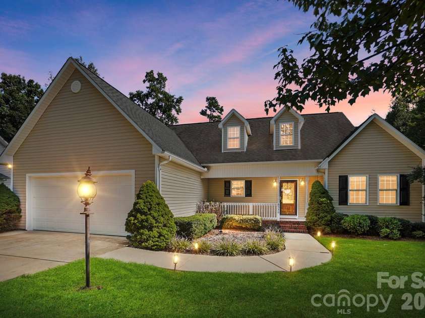 6530 Fly A Way Drive, Denver, NC 28037.  MLS# CAR4423192, YatesRealty ID 50245. 