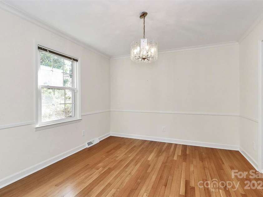 7501 Folger Drive, Charlotte, NC 28226.  MLS# CAR4325075, YatesRealty ID 50246. Dining Room