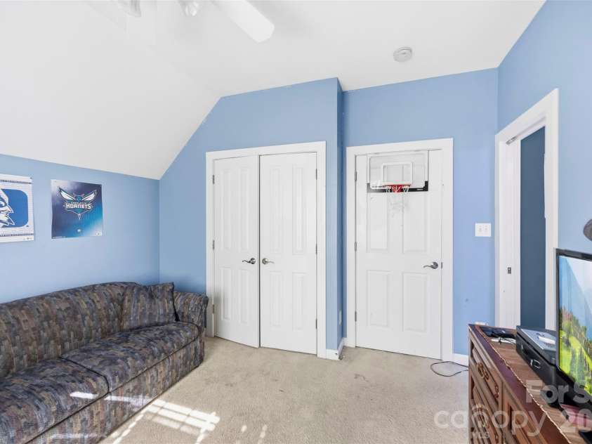 11145 Tradition View Drive, Charlotte, NC 28269.  MLS# CAR4422555, YatesRealty ID 50248. 