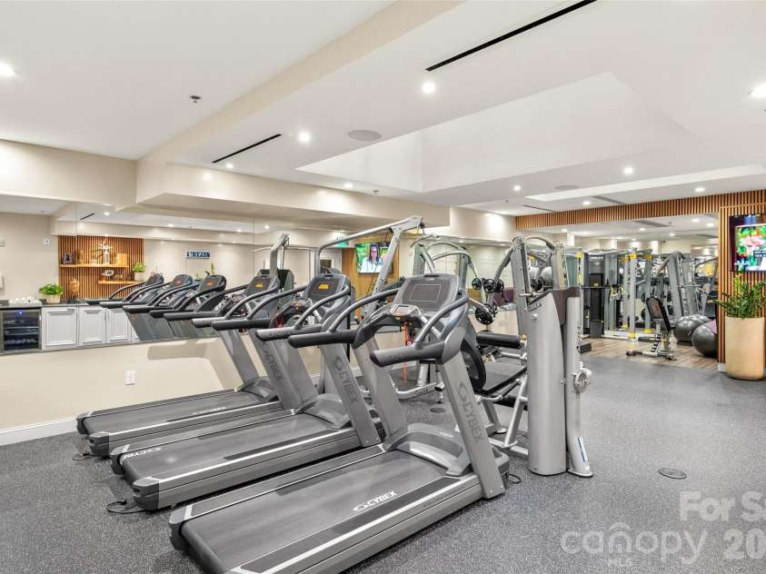 127 Tryon Street, Charlotte, NC 28202.  MLS# CAR4365943, YatesRealty ID 5025. 