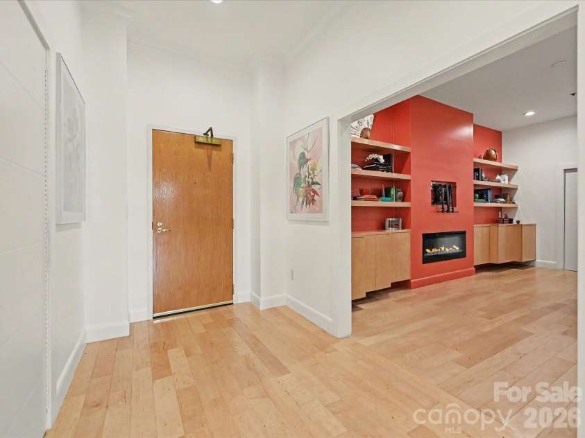 127 Tryon Street, Charlotte, NC 28202.  MLS# CAR4388173, YatesRealty ID 5025. Foyer/Study