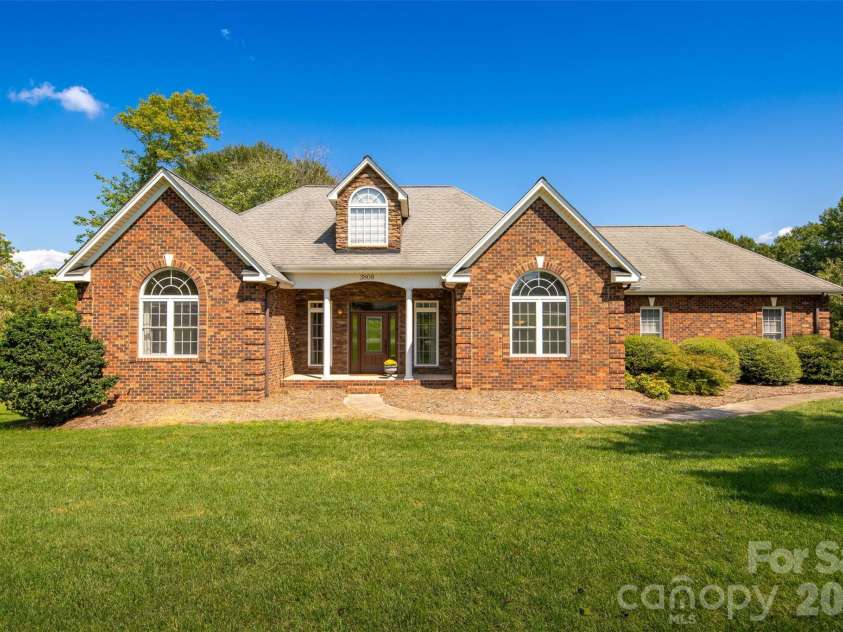 3808 Falling Creek Road, Hickory, NC 28601.  MLS# CAR4405941, YatesRealty ID 50250. 