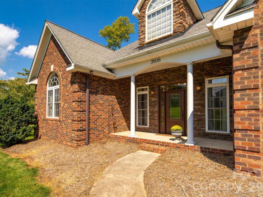 3808 Falling Creek Road, Hickory, NC 28601.  MLS# CAR4405941, YatesRealty ID 50250. 
