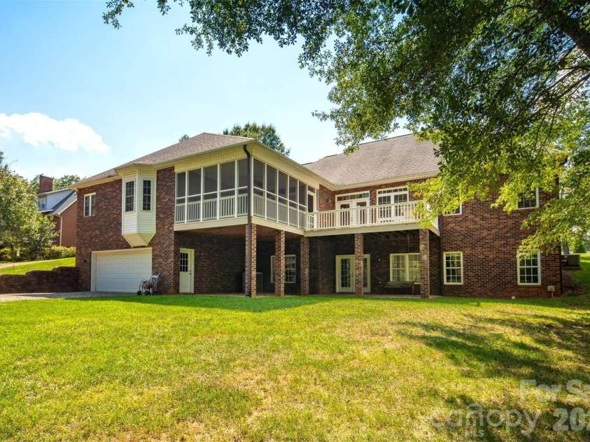 3808 Falling Creek Road, Hickory, NC 28601.  MLS# CAR4405941, YatesRealty ID 50250. 